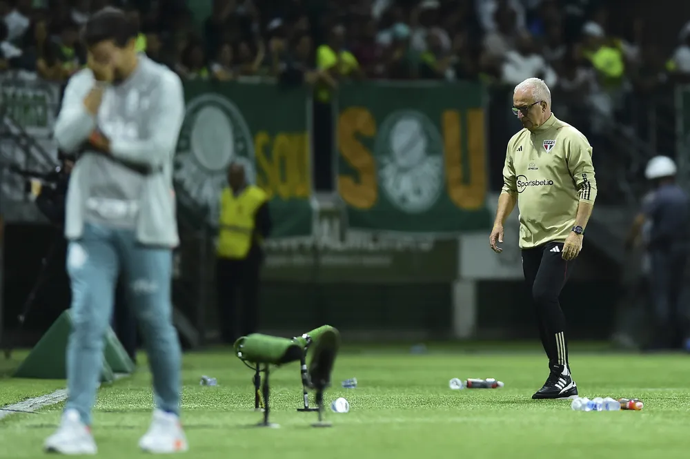 Dorival admite vergonha com goleada sofrida pelo São Paulo: “Não é digno da nossa equipe”