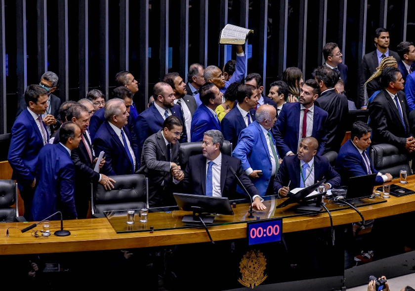 Centrão usa emendas Pix como atalho para turbinar caixa de prefeituras em ano eleitoral, diz O Globo